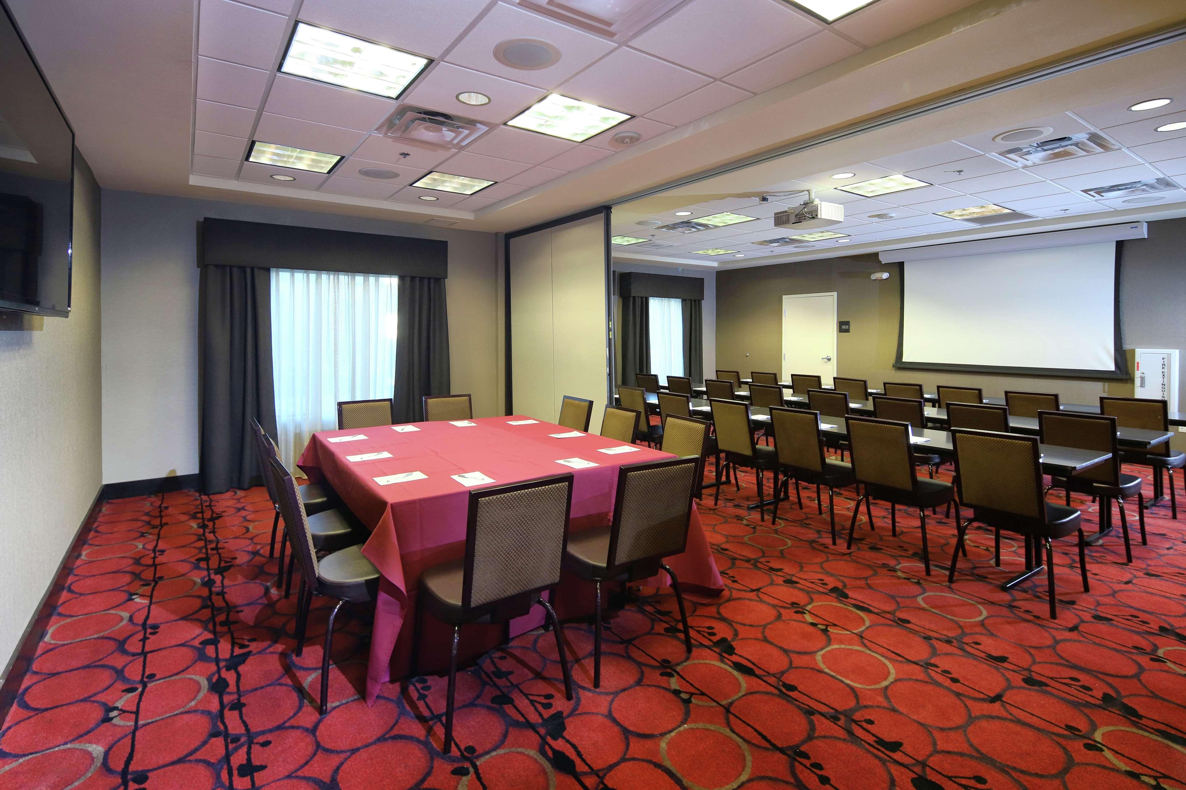 Hampton Inn & Suites Phoenix/Темпе Бизнес фото